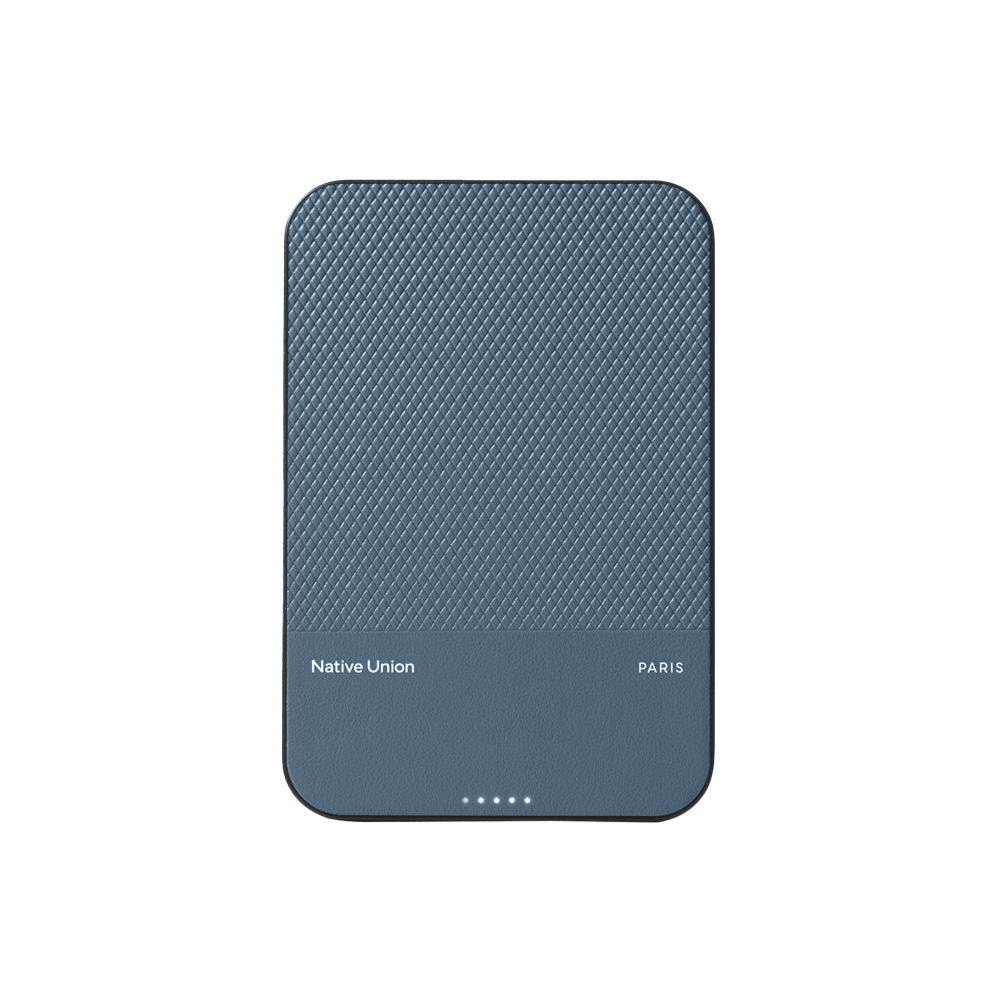 Фото Внешний аккумулятор MagSafe Native Union (Re)Classic Power Bank 5000mAh, синий На фото изображено Внешний аккумулятор MagSafe Native Union (Re)Classic Power Bank 5000mAh, синий